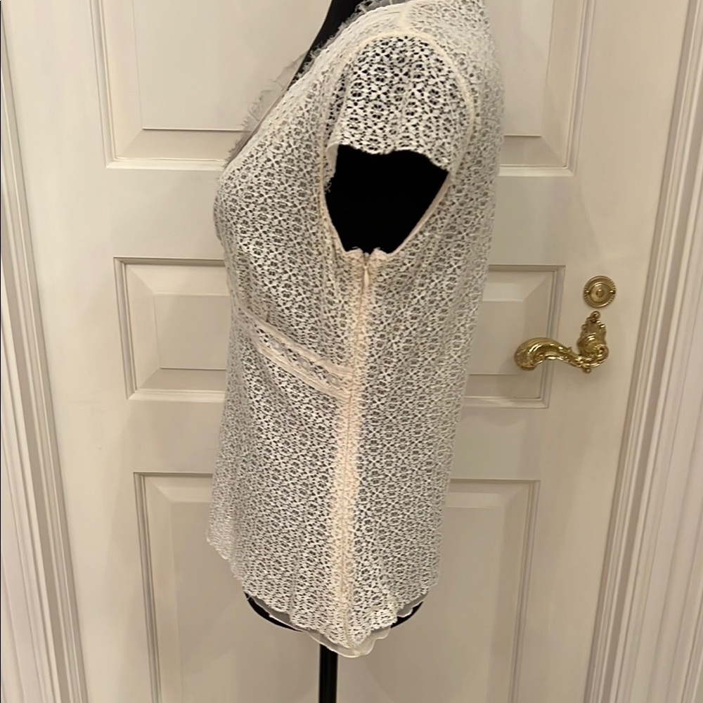 Elegant Lace V-Neck Top - Picture 5 of 6